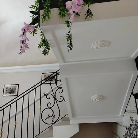 Azalea House カターニア