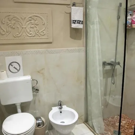 Azalea House شقة كاتانيا