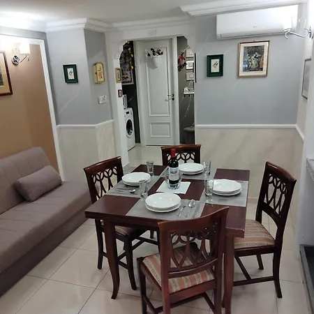 Azalea House شقة